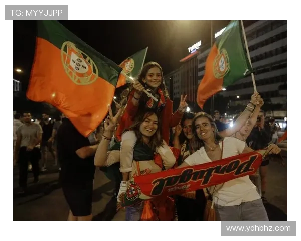 欧洲杯盛宴：球迷热情庆祝点燃城市街头的狂欢氛围