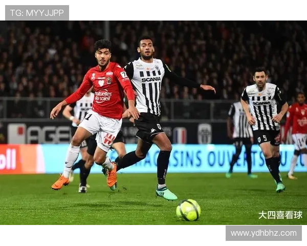 巴黎圣日耳曼边路主导进攻,战术单一性是否制约争冠形势?